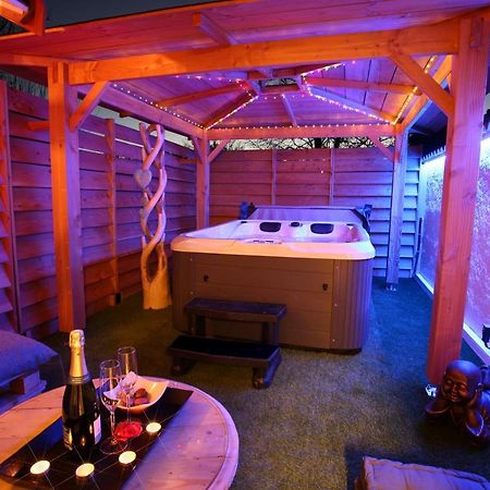 Lovina Chambre De Charme Avec Jaccuzi Velaux Екстериор снимка