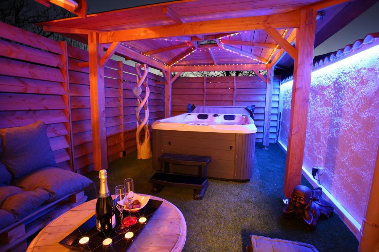 Lovina Chambre De Charme Avec Jaccuzi Velaux Екстериор снимка
