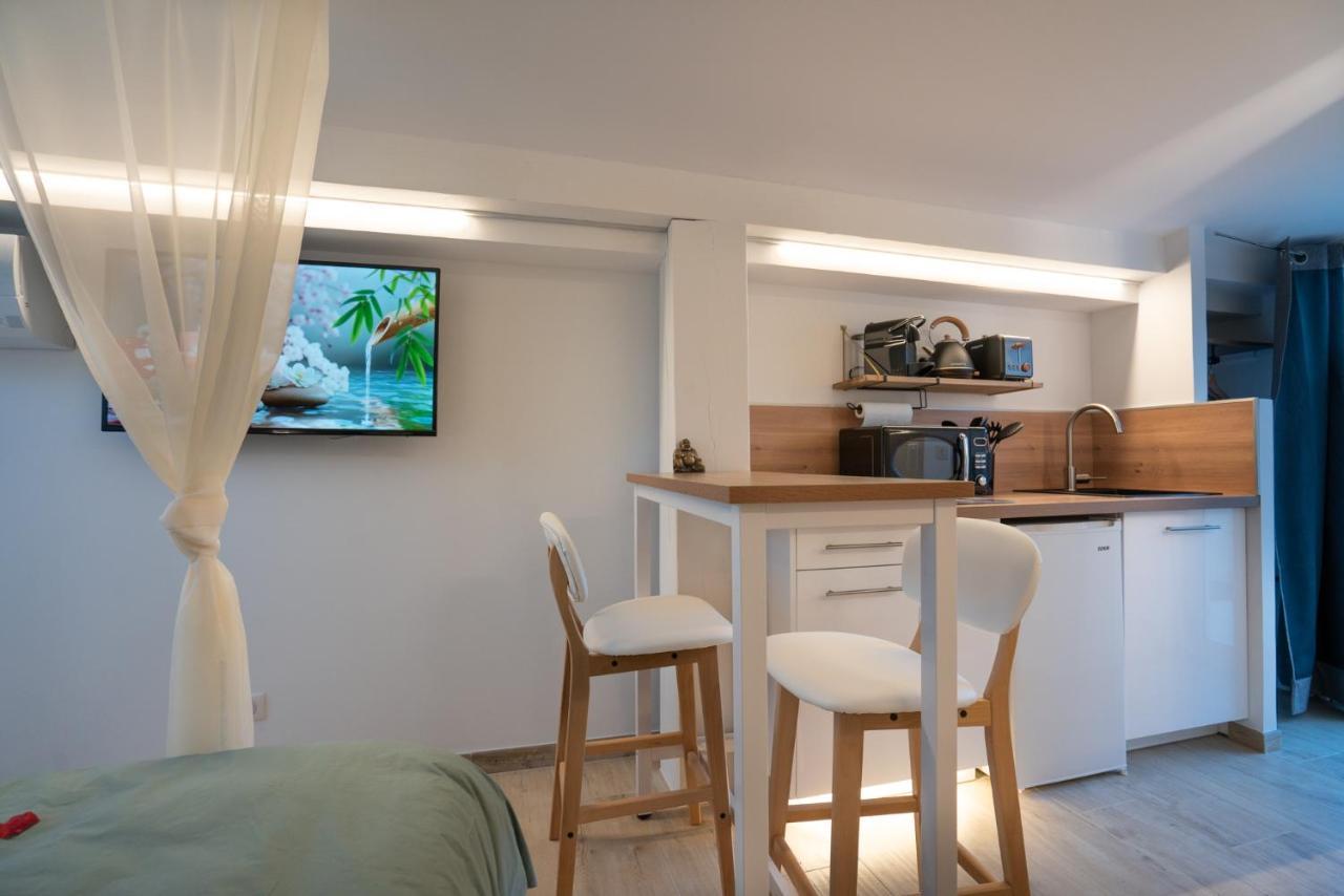 Lovina Chambre De Charme Avec Jaccuzi Velaux Екстериор снимка