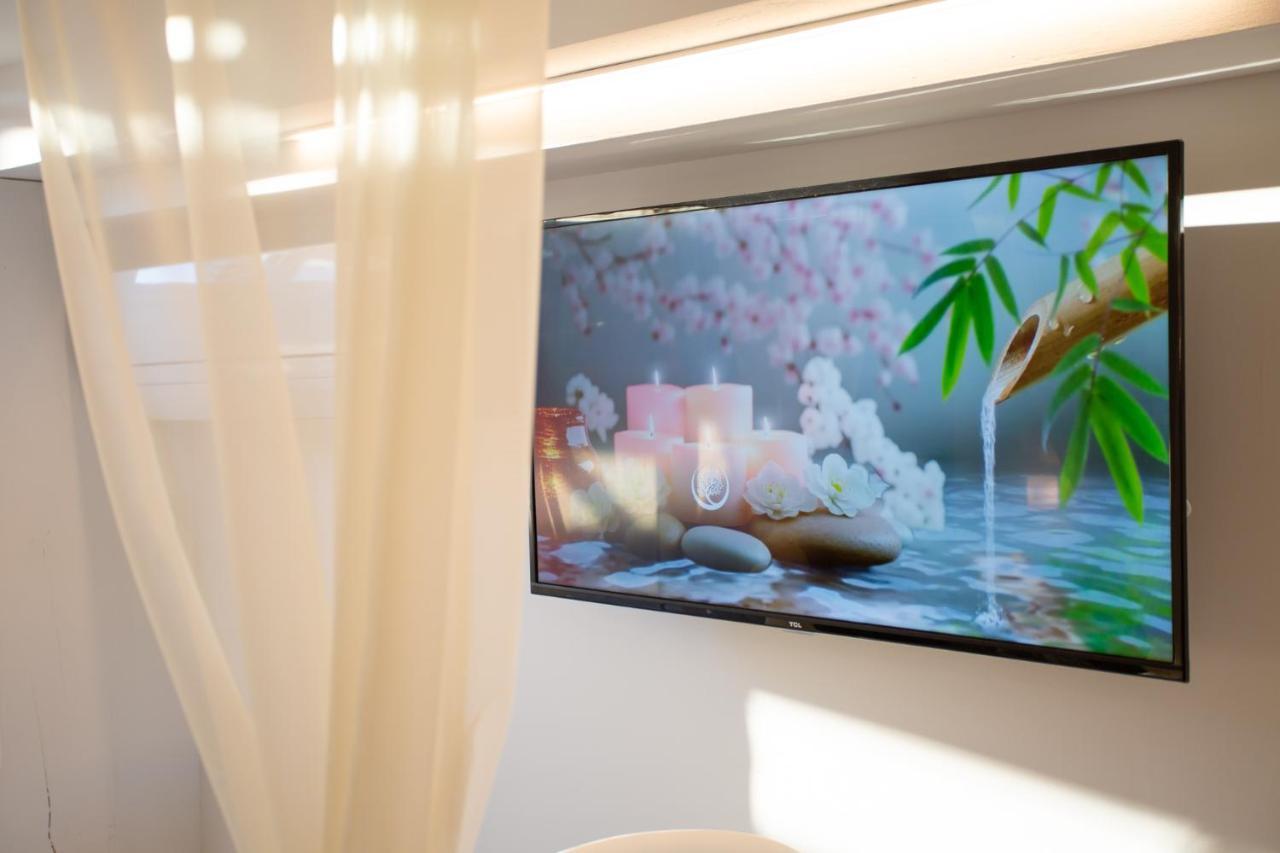 Lovina Chambre De Charme Avec Jaccuzi Velaux Екстериор снимка